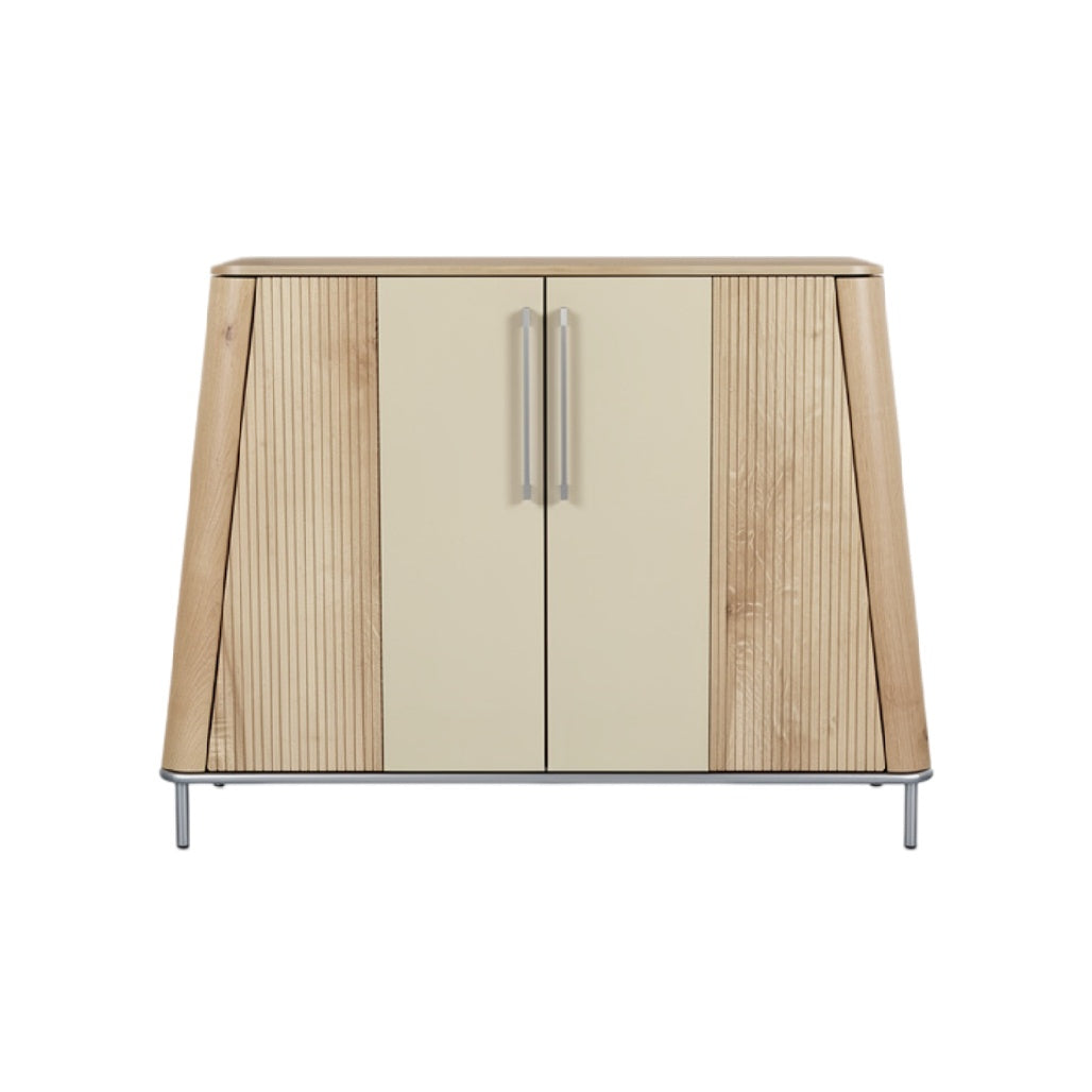 Titel: Modern kast met houten deuren en metalen poten